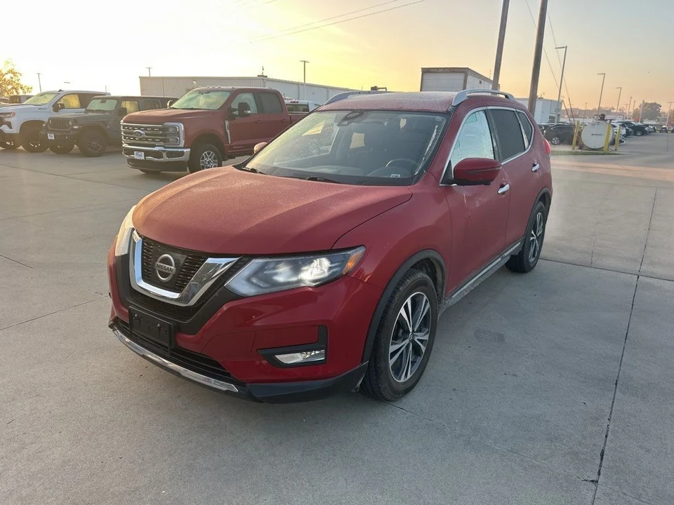 2017 Nissan Rogue - Image 3 of 12