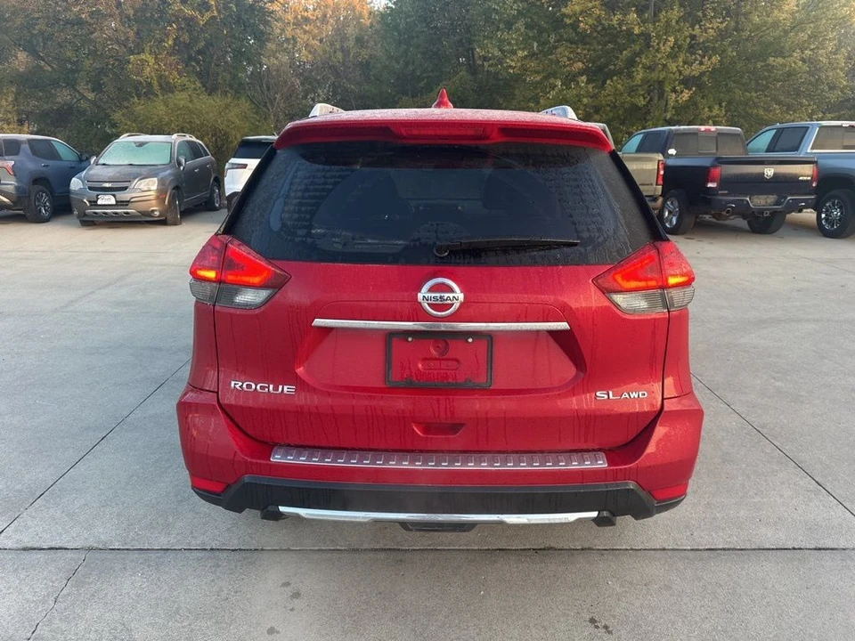 2017 Nissan Rogue - Image 8 of 12