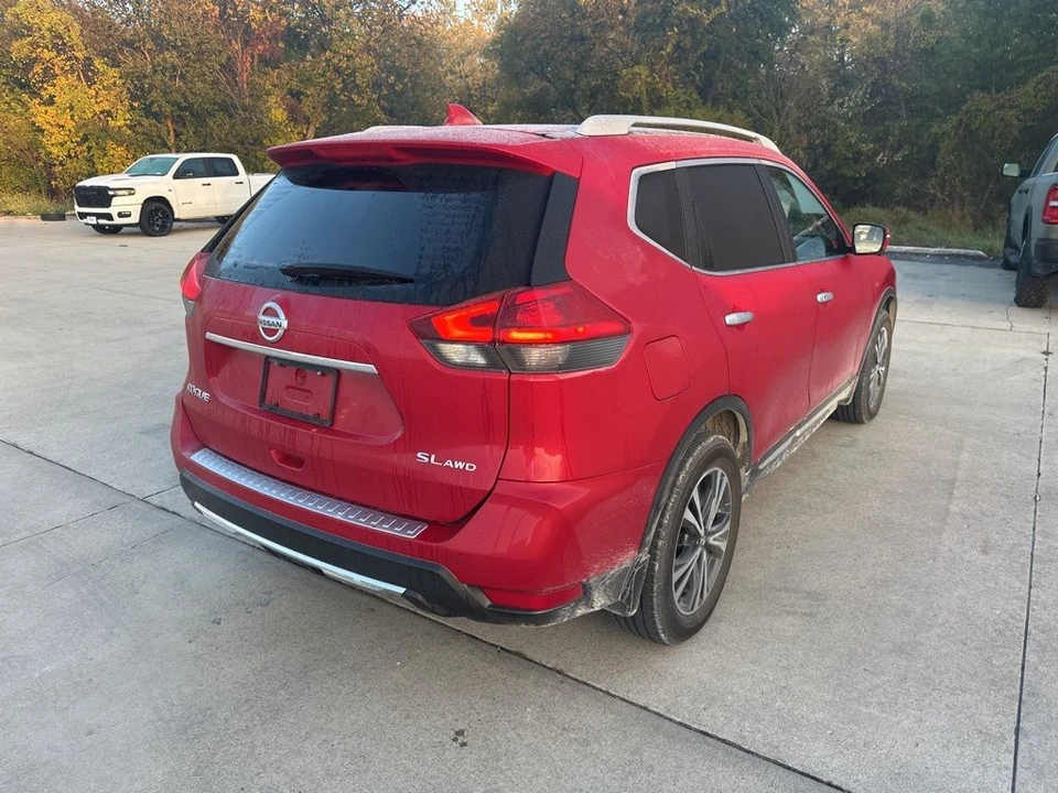 2017 Nissan Rogue - Image 7 of 12