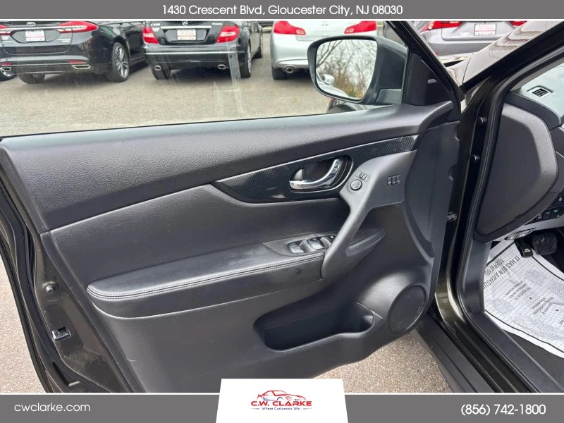 2017 Nissan Rogue - Image 11 of 12