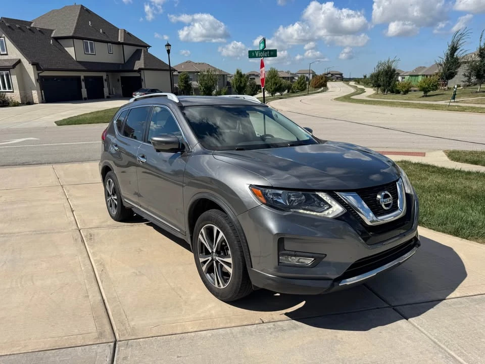 2017 Nissan Rogue - Image 3 of 10