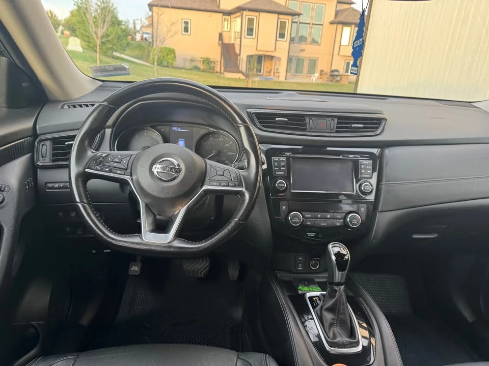 2017 Nissan Rogue - Image 7 of 10