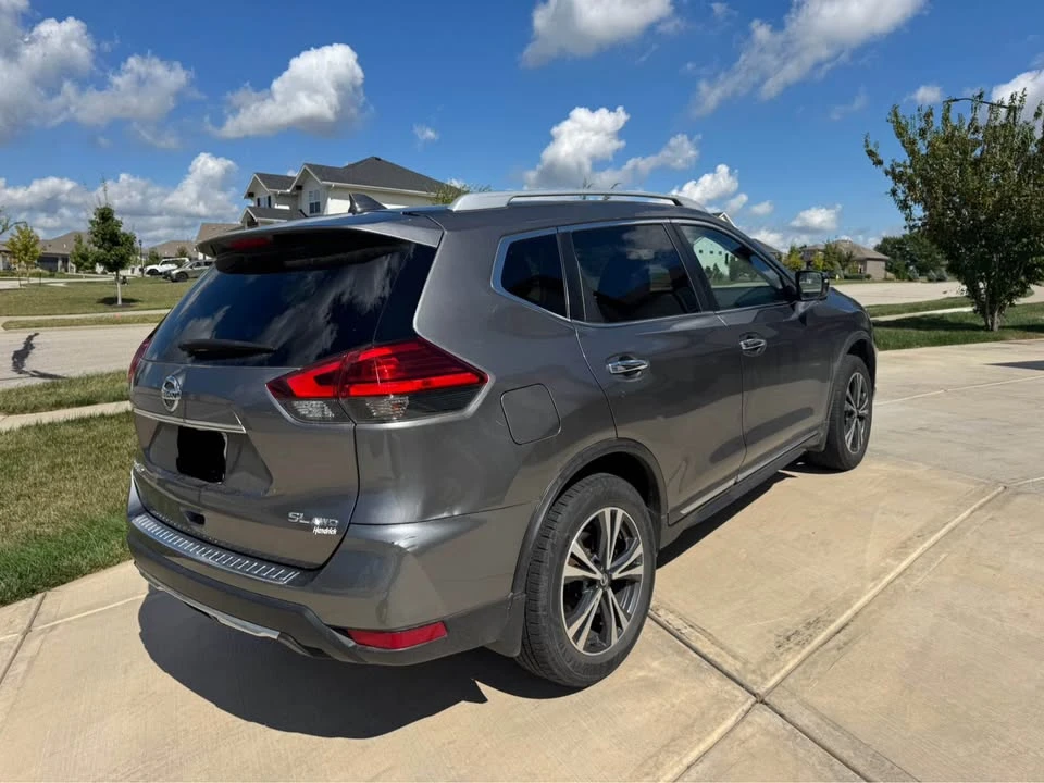 2017 Nissan Rogue - Image 5 of 10