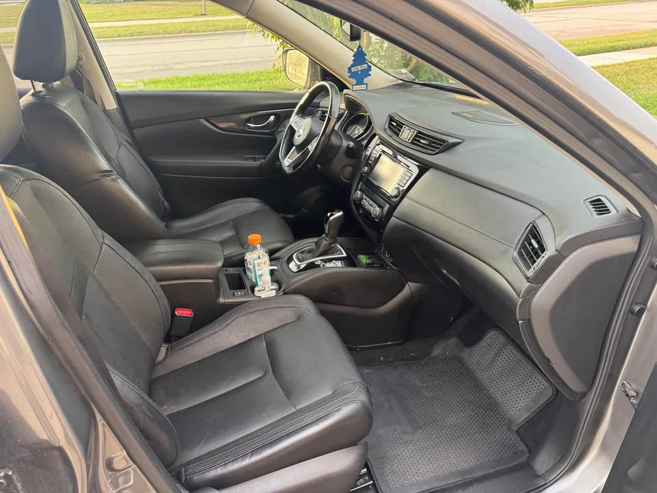 2017 Nissan Rogue - Image 9 of 10