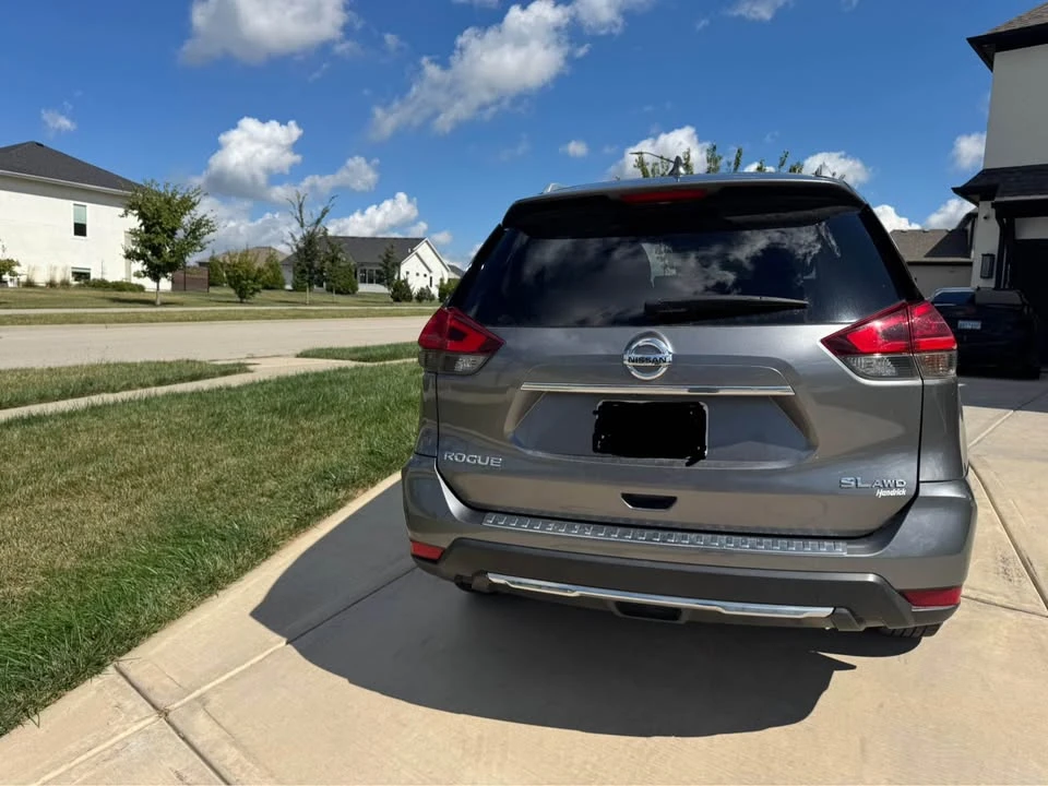 2017 Nissan Rogue - Image 4 of 10