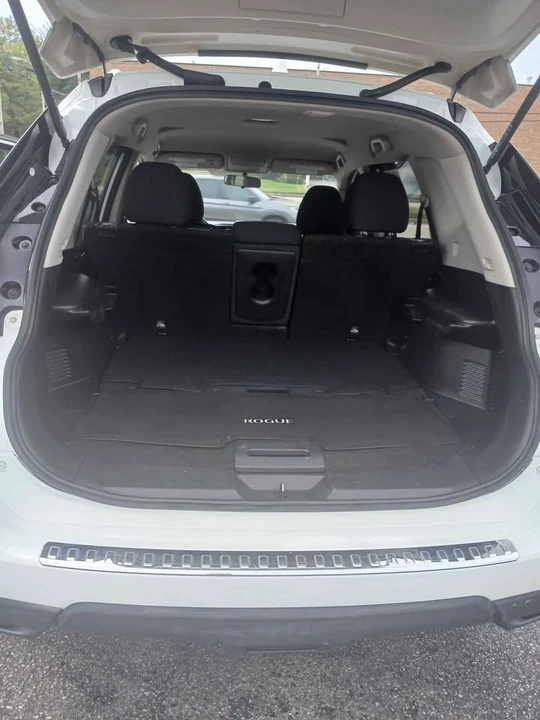 2017 Nissan Rogue - Image 4 of 9