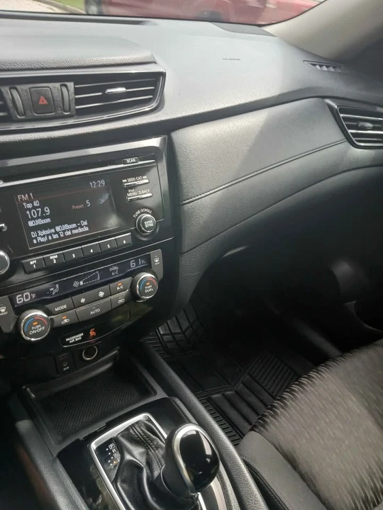 2017 Nissan Rogue - Image 8 of 9