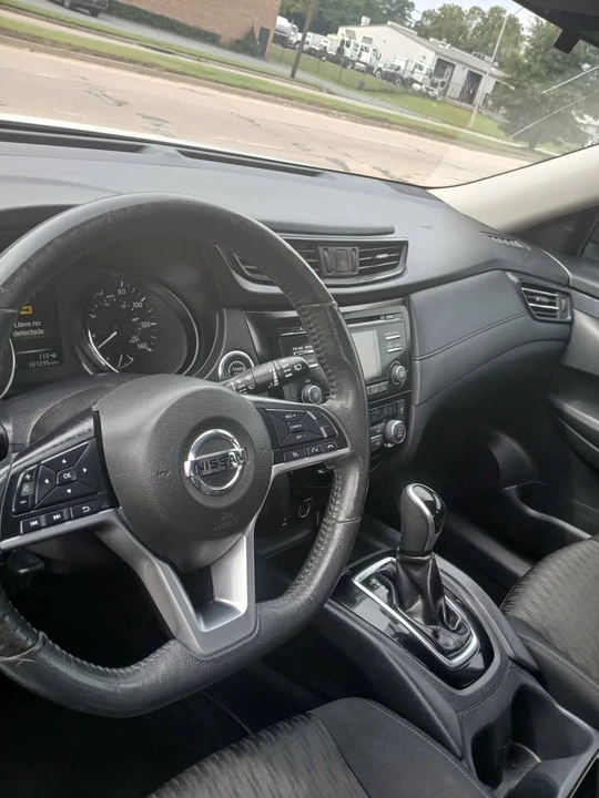 2017 Nissan Rogue - Image 5 of 9