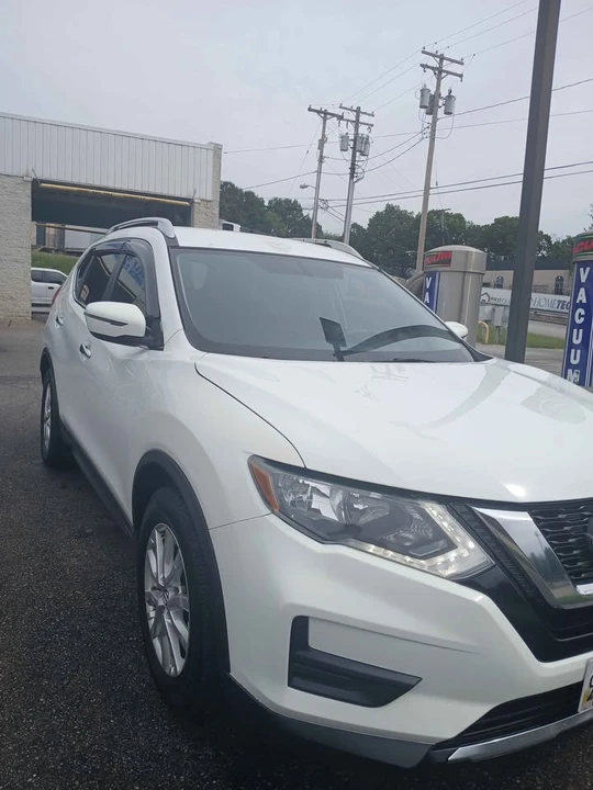 2017 Nissan Rogue - Image 2 of 9