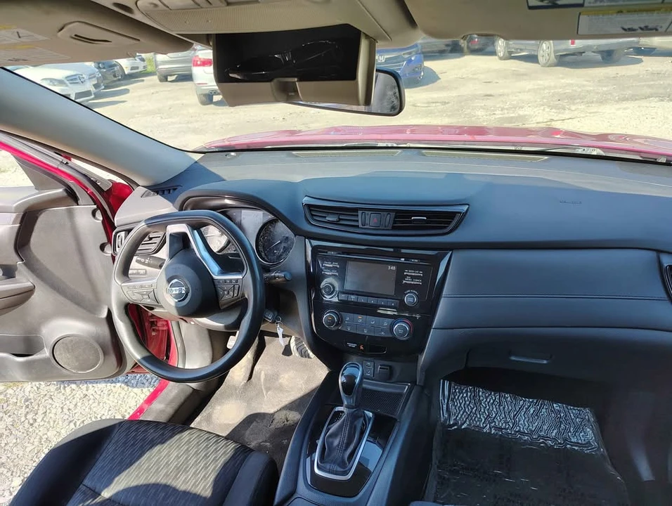 2017 Nissan Rogue - Image 15 of 20