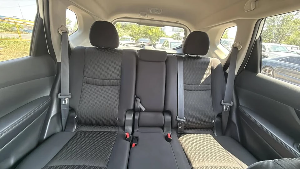 2017 Nissan Rogue - Image 13 of 16