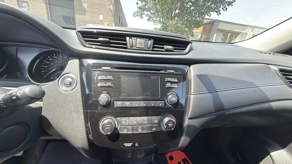 2017 Nissan Rogue - Image 10 of 16