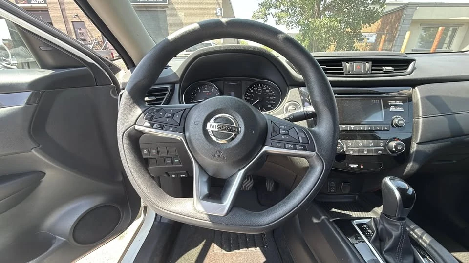 2017 Nissan Rogue - Image 11 of 16