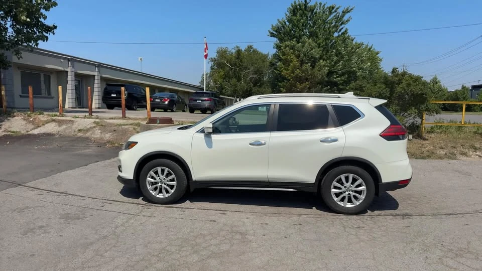 2017 Nissan Rogue - Image 2 of 16