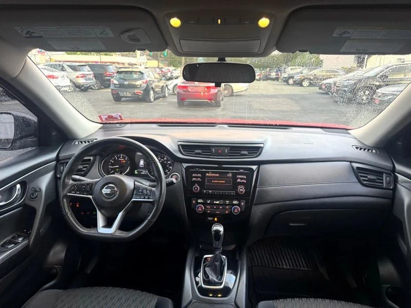 2017 Nissan Rogue - Image 9 of 12