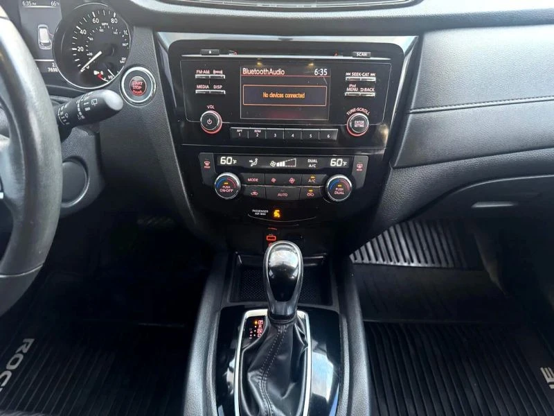2017 Nissan Rogue - Image 11 of 12