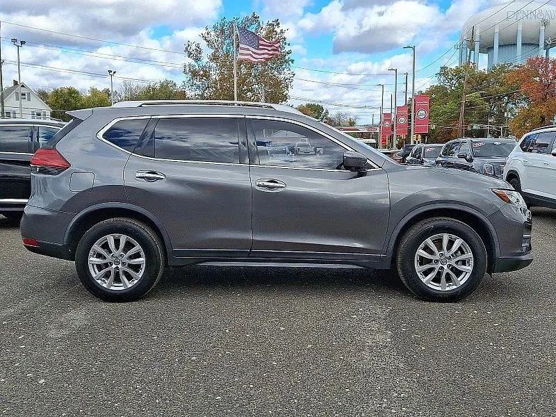 2017 Nissan Rogue - Image 8 of 12