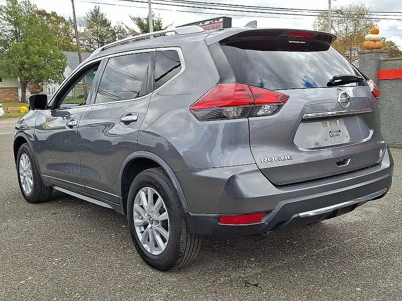 2017 Nissan Rogue - Image 5 of 12