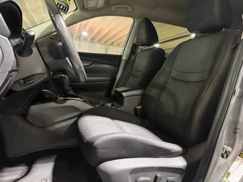 2017 Nissan Rogue - Image 9 of 12