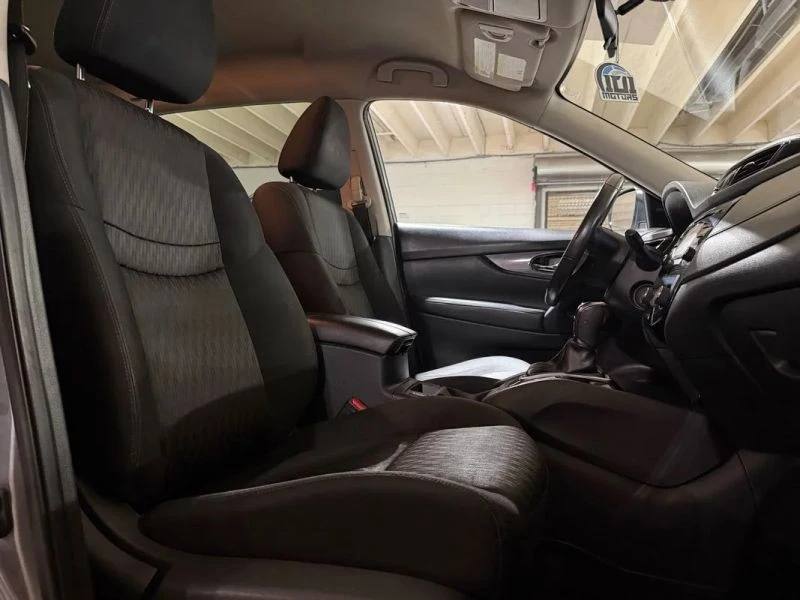 2017 Nissan Rogue - Image 10 of 12