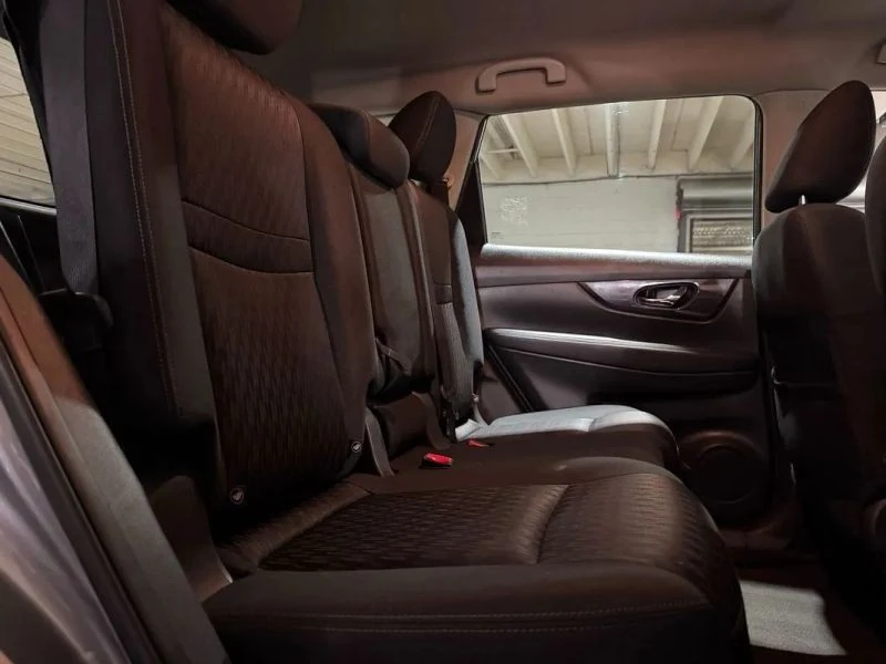 2017 Nissan Rogue - Image 11 of 12