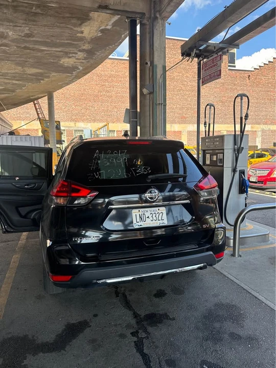 2017 Nissan Rogue - Image 9 of 11