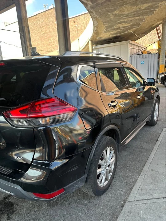 2017 Nissan Rogue - Image 10 of 11