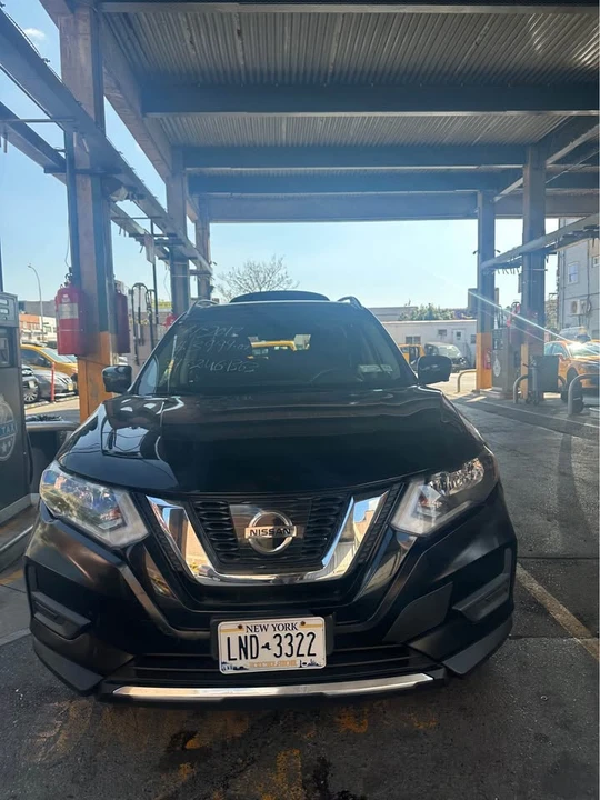 2017 Nissan Rogue - Image 2 of 11