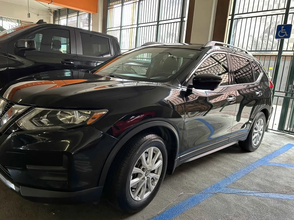 2017 Nissan Rogue - Image 6 of 11