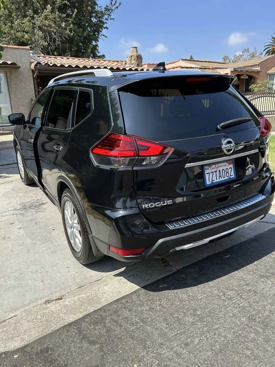 2017 Nissan Rogue - Image 3 of 11