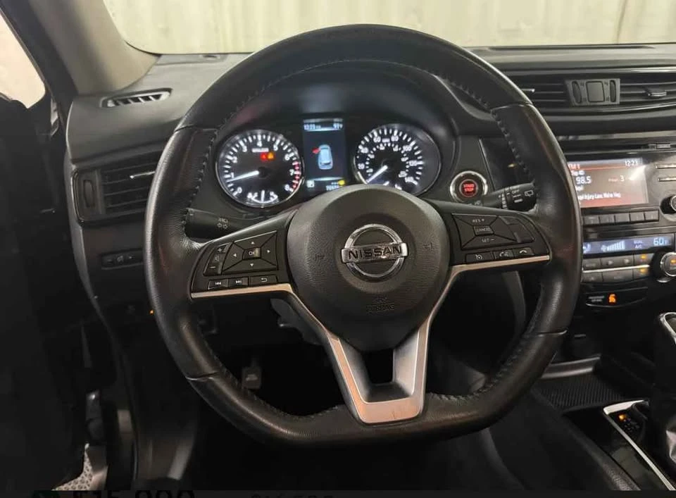 2017 Nissan Rogue - Image 9 of 11