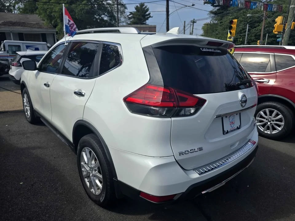 2017 Nissan Rogue - Image 2 of 6