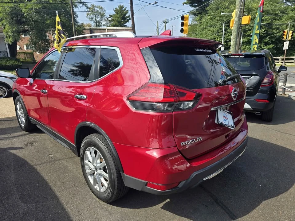 2017 Nissan Rogue - Image 2 of 6