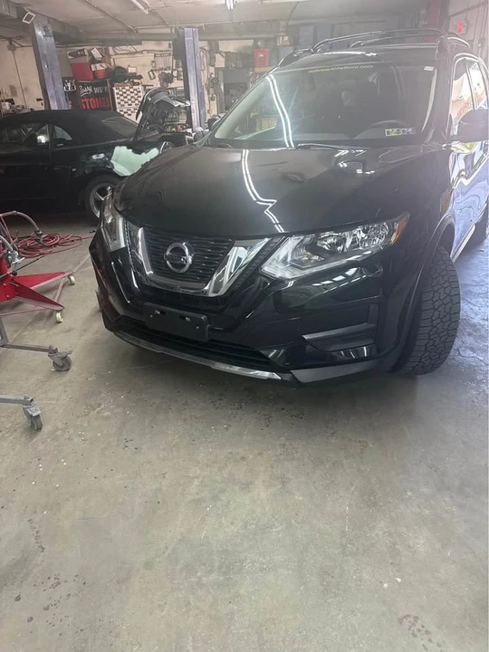 2017 Nissan Rogue - Image 2 of 4