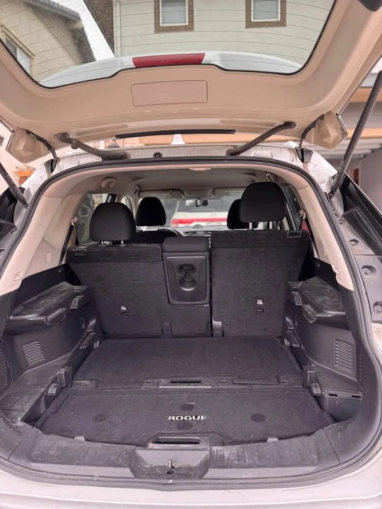 2017 Nissan Rogue - Image 5 of 8