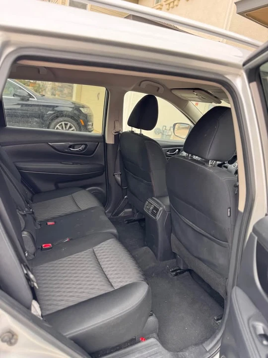 2017 Nissan Rogue - Image 4 of 8
