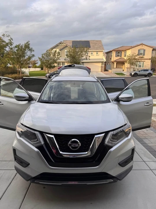 2017 Nissan Rogue - Image 6 of 8