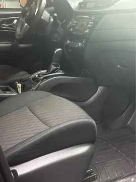2017 Nissan Rogue SV (2017.5) Sport Utility 4D