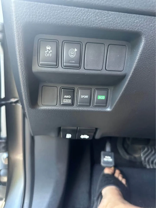 2017 Nissan Rogue - Image 18 of 20