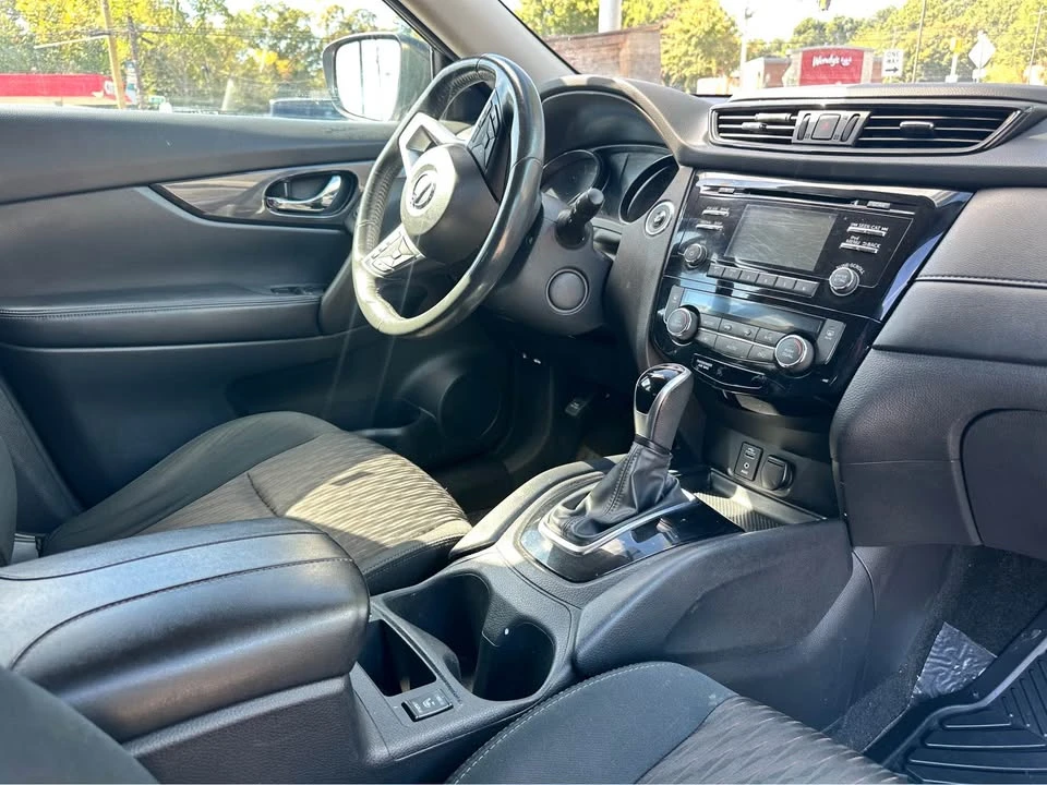 2017 Nissan Rogue - Image 10 of 20