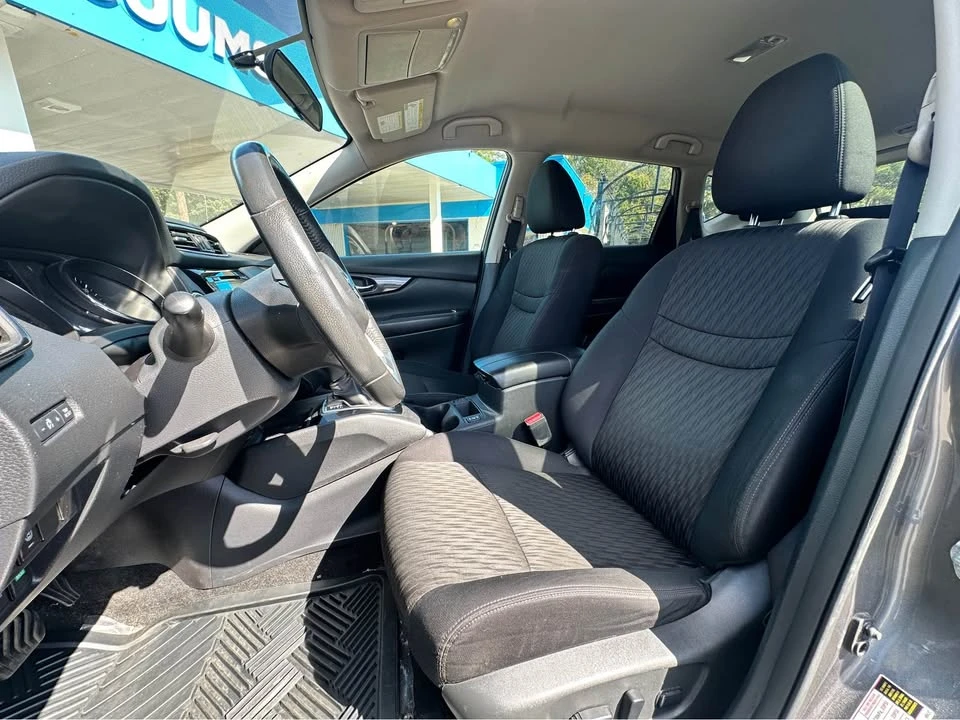 2017 Nissan Rogue - Image 11 of 20