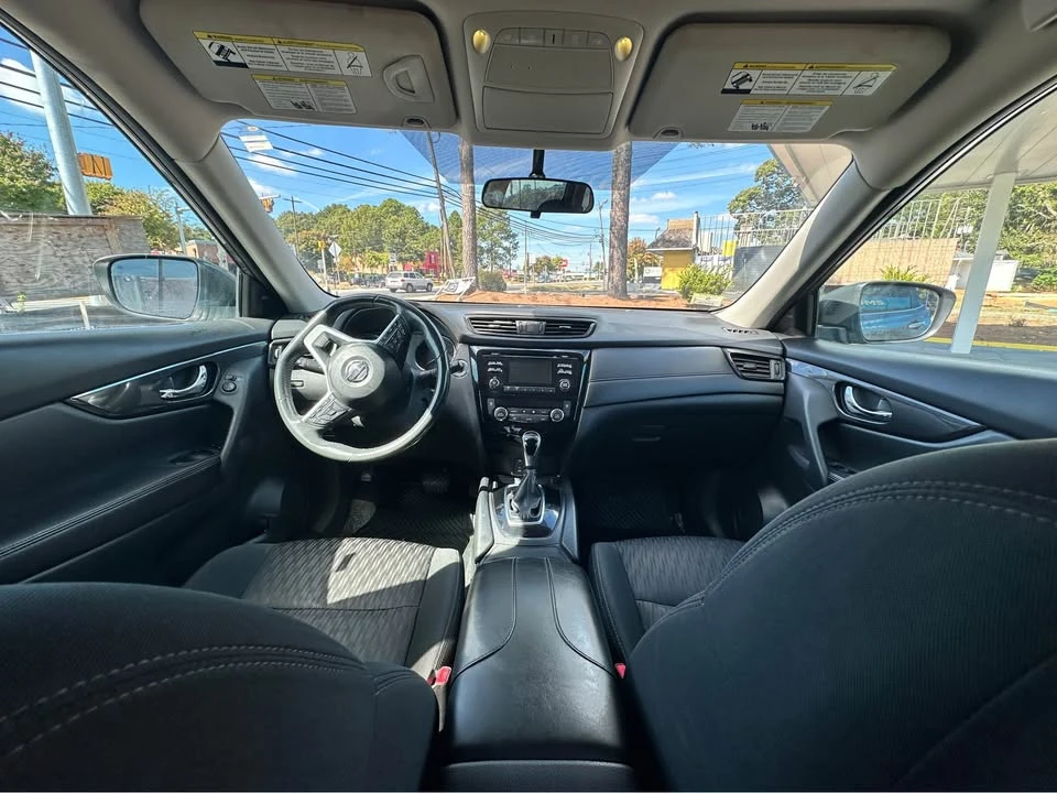 2017 Nissan Rogue - Image 16 of 20