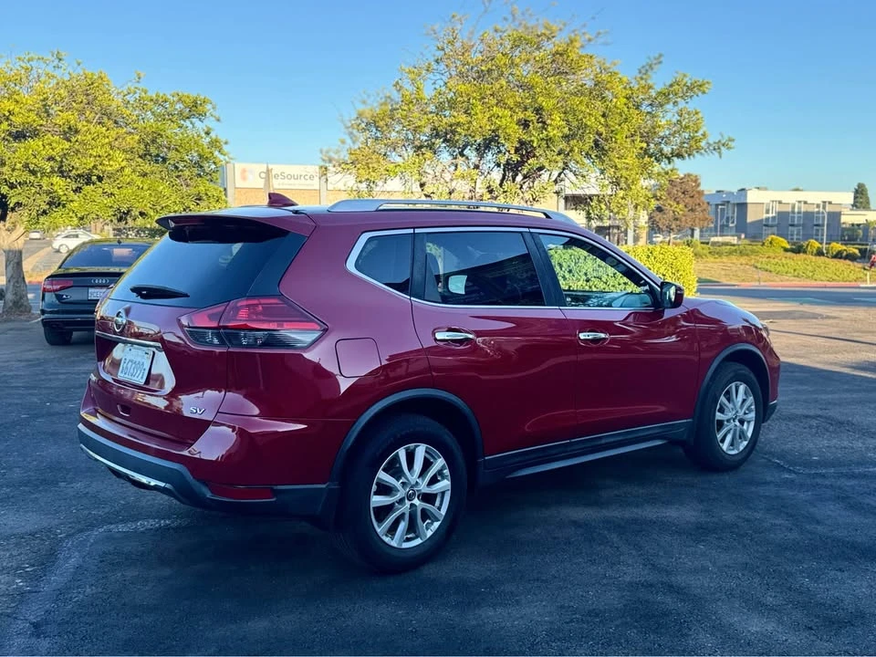 2017 Nissan Rogue - Image 10 of 17