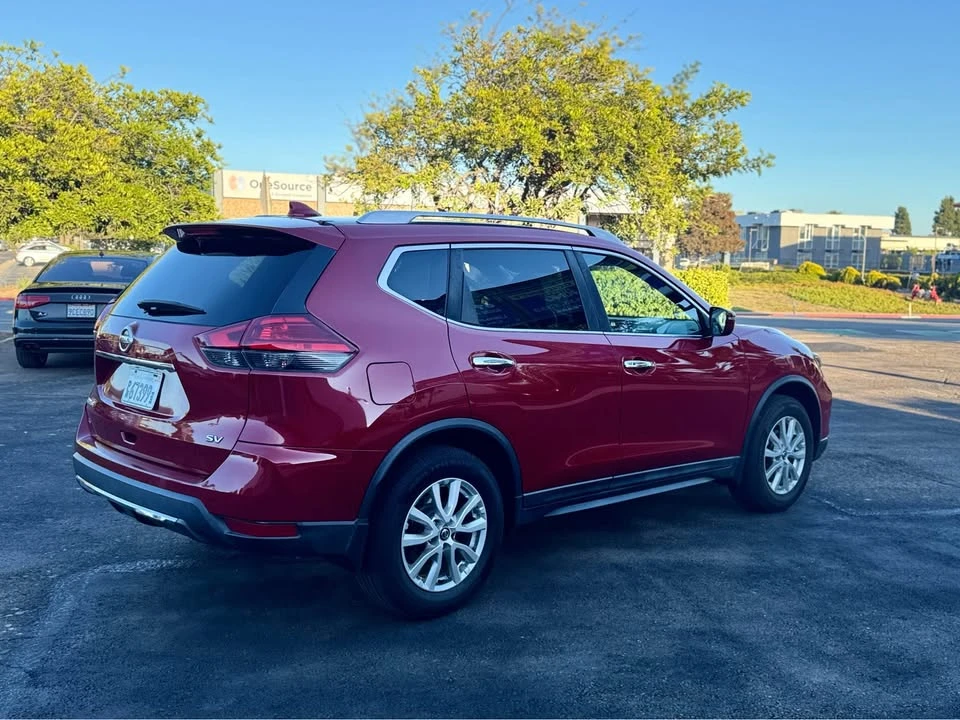 2017 Nissan Rogue - Image 8 of 17
