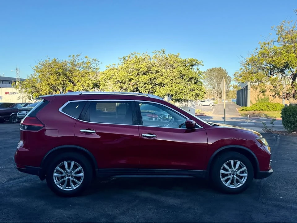 2017 Nissan Rogue - Image 16 of 17