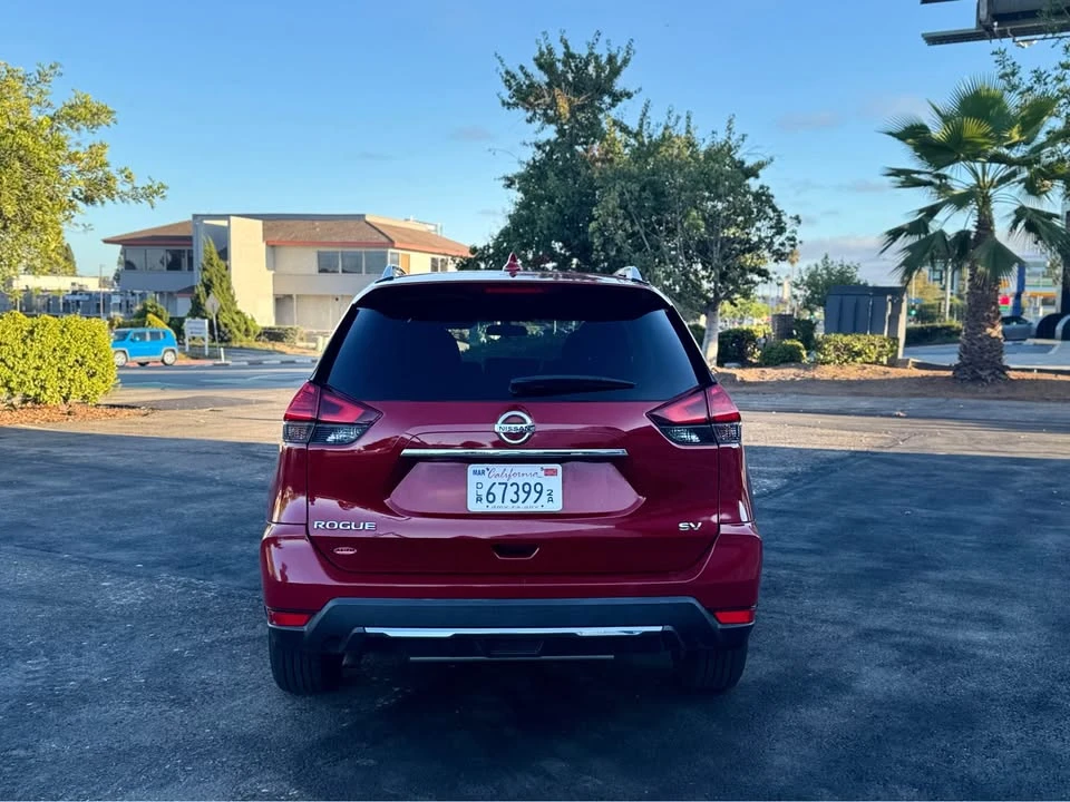 2017 Nissan Rogue - Image 7 of 17