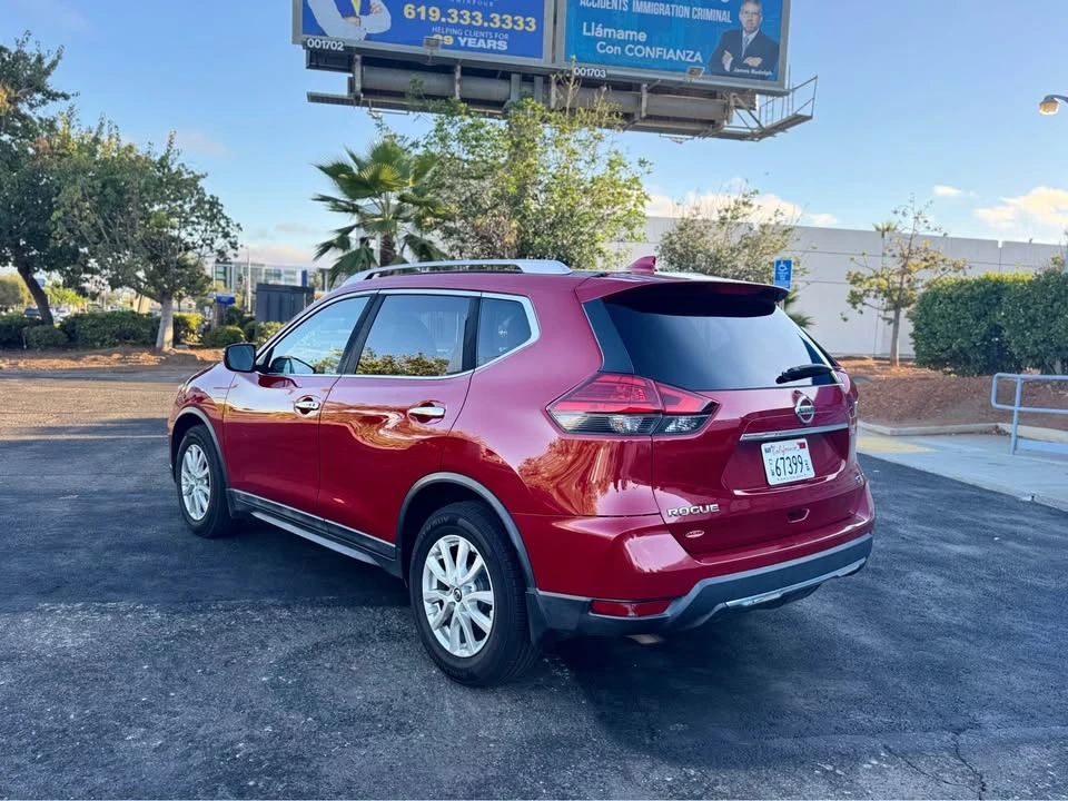 2017 Nissan Rogue - Image 5 of 17