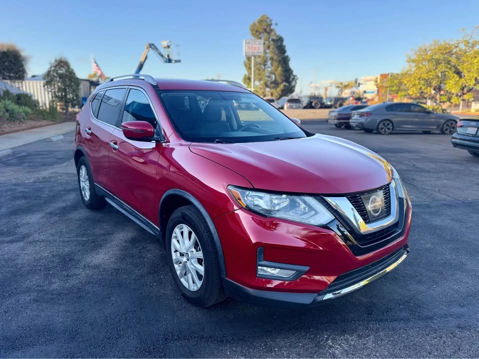 2017 Nissan Rogue - Image 2 of 17