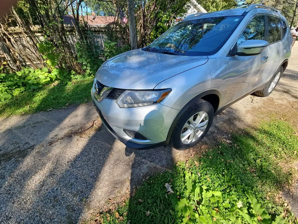 2017 Nissan Rogue - Image 2 of 15