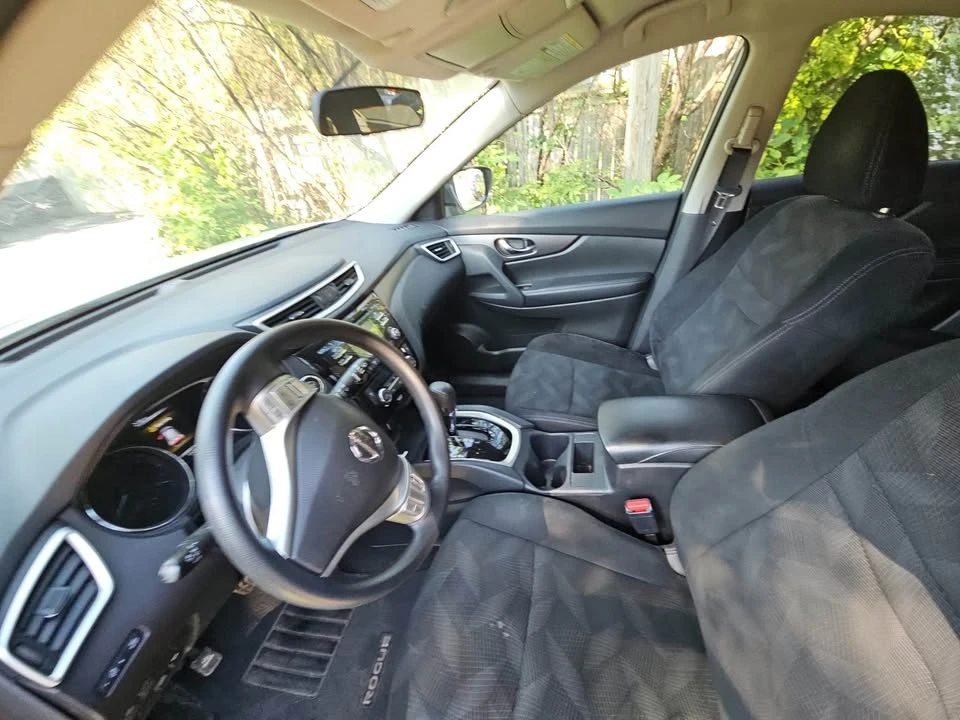 2017 Nissan Rogue - Image 9 of 15